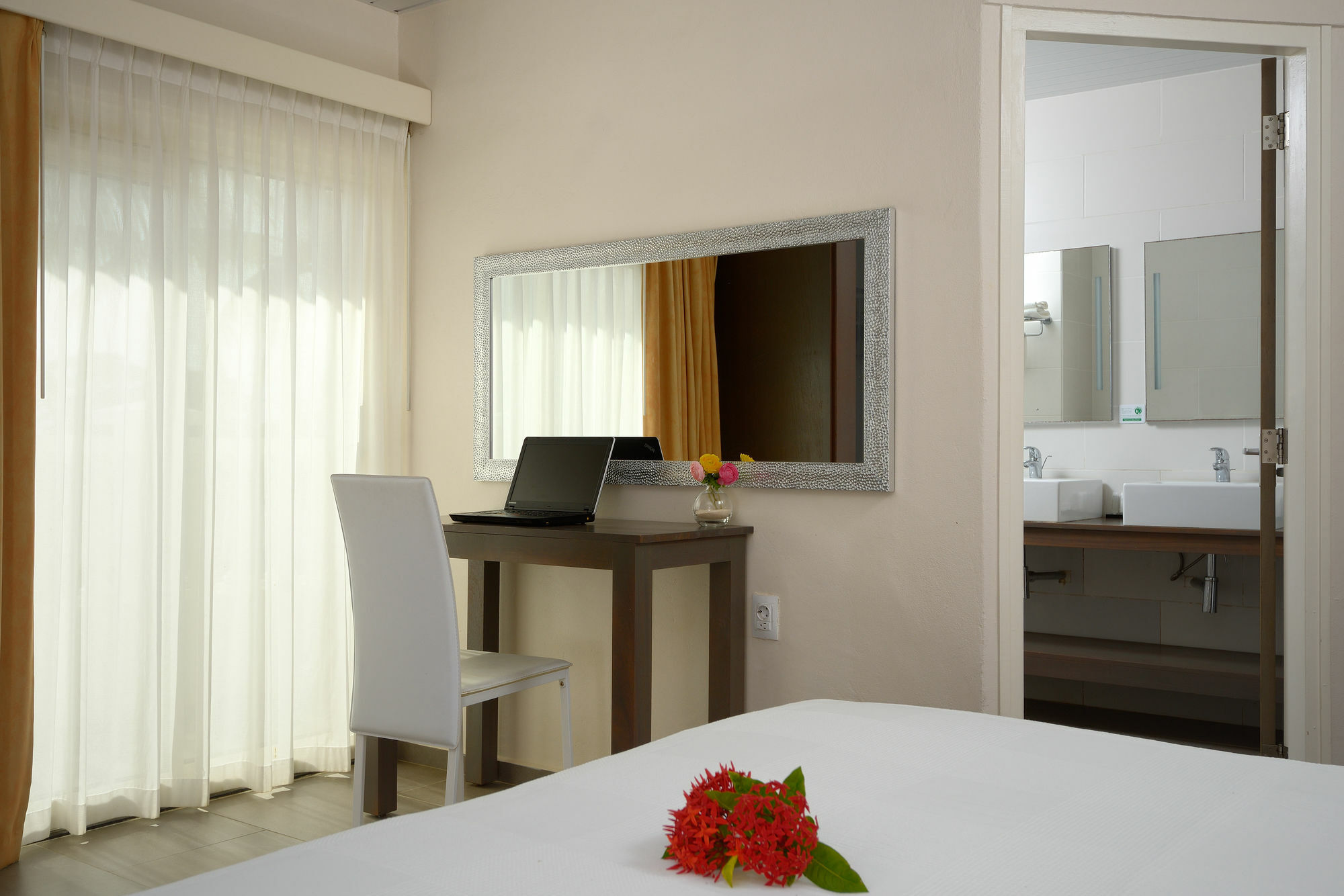 Belmar Oceanfront Apartments Bonaire Ngoại thất bức ảnh
